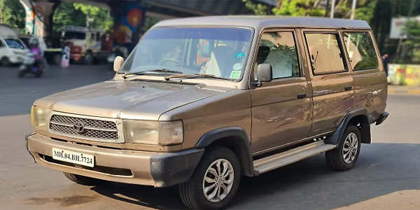 Pathankot to Shivkhori Taxi